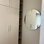 Modern New Apartment Near Lake