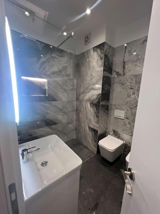 Apartament Modern New Near Tirana