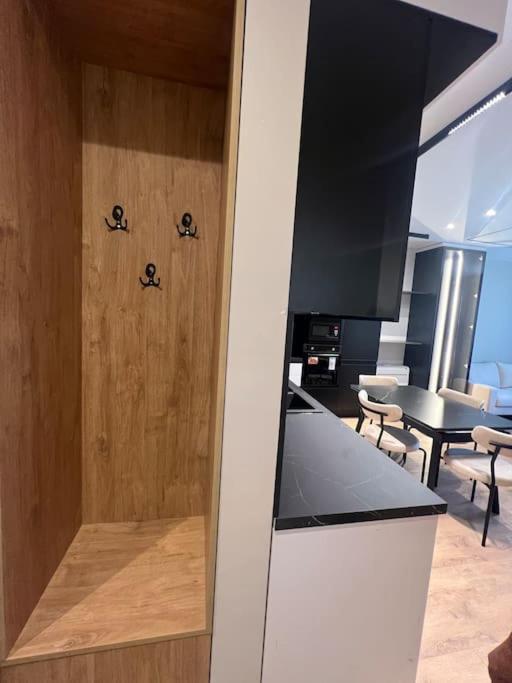 Modern New Near *