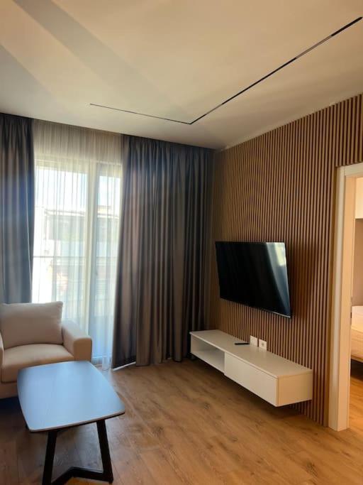 Modern New Near * Tirana